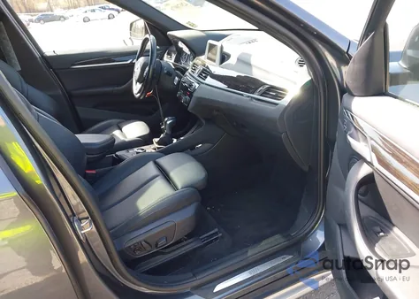 2017 BMW X1 xDrive28I из США, поврежденный, VIN WBXHT3C38H5F85335